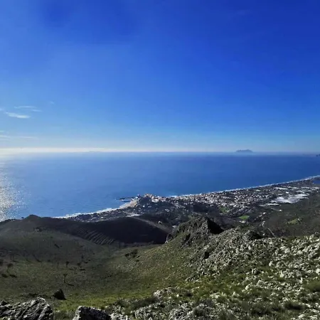 Lena 100 Mt Dal Mare Tra Terracina E Sperlon * Lido Di Fondi