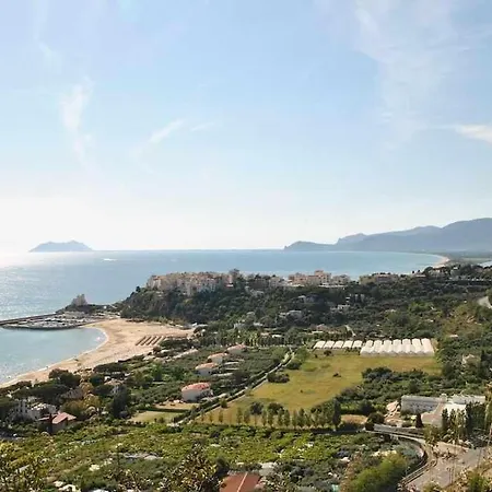 Lena 100 Mt Dal Mare Tra Terracina E Sperlon Lido Di Fondi